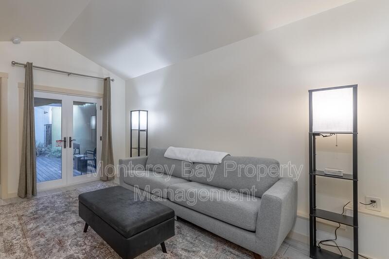 543 Foam St. property image