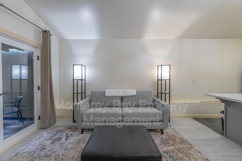 543 Foam St. property image