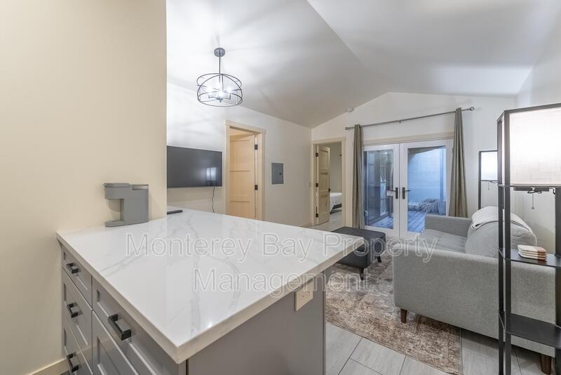 543 Foam St. property image