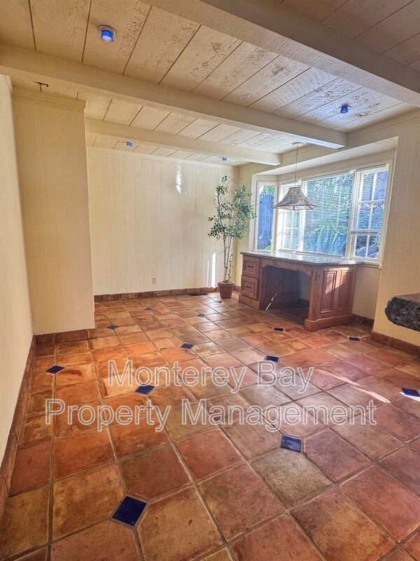 24750 Lower Trail property image