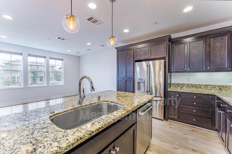 250 Boardwalk Ave property image