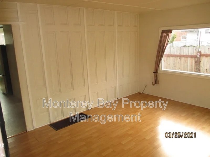 696 Hawthorne Street property image