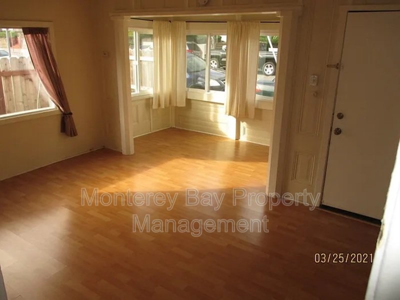 696 Hawthorne Street property image