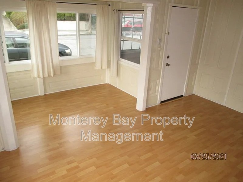 696 Hawthorne Street property image