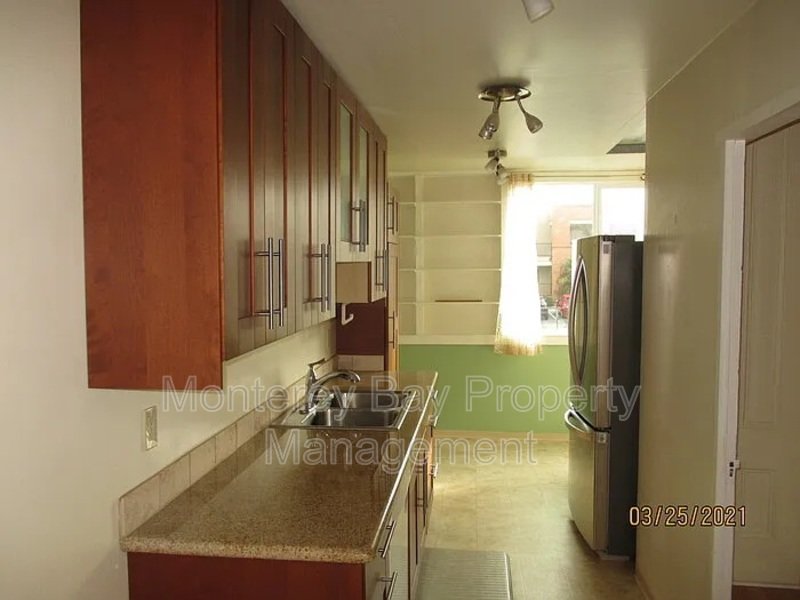 696 Hawthorne Street property image