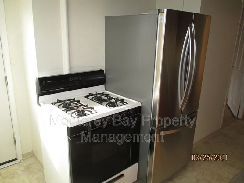 696 Hawthorne Street property image