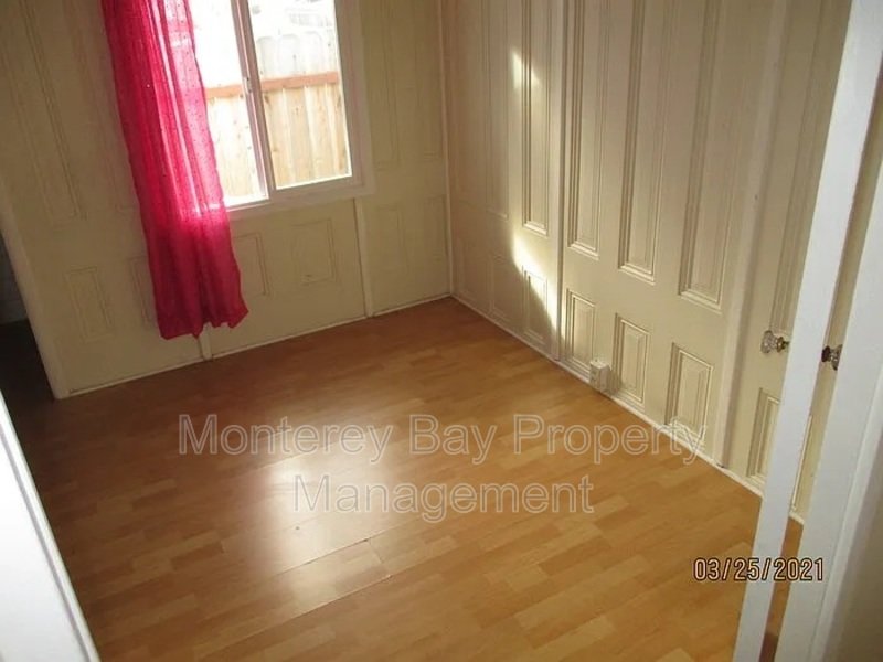 696 Hawthorne Street property image