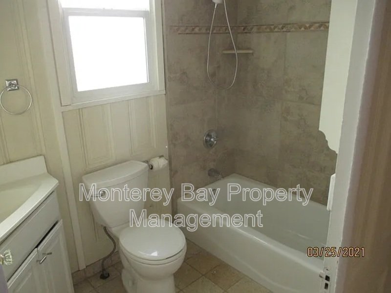 696 Hawthorne Street property image