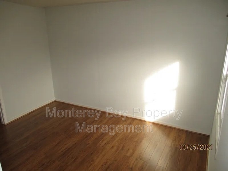 696 Hawthorne Street property image