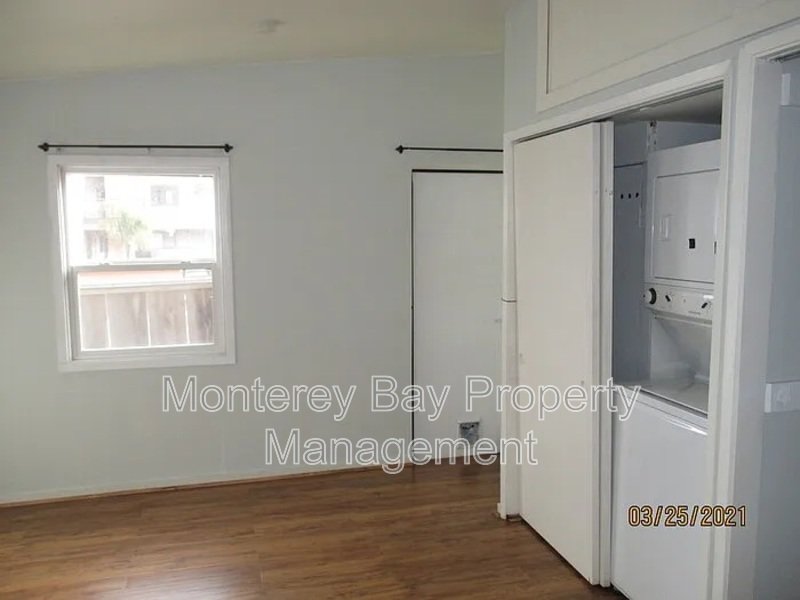 696 Hawthorne Street property image