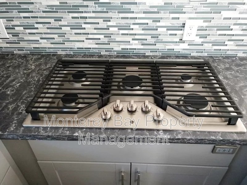 650 Spencer Street property image