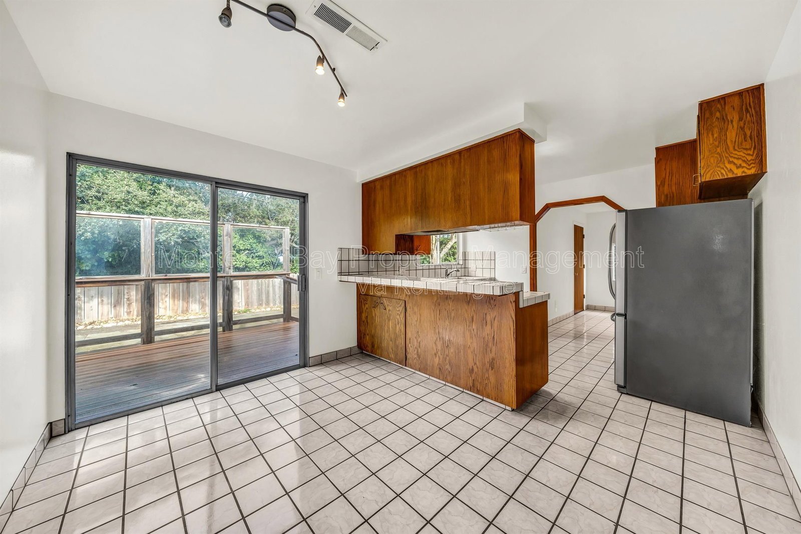2100 David 0% property image