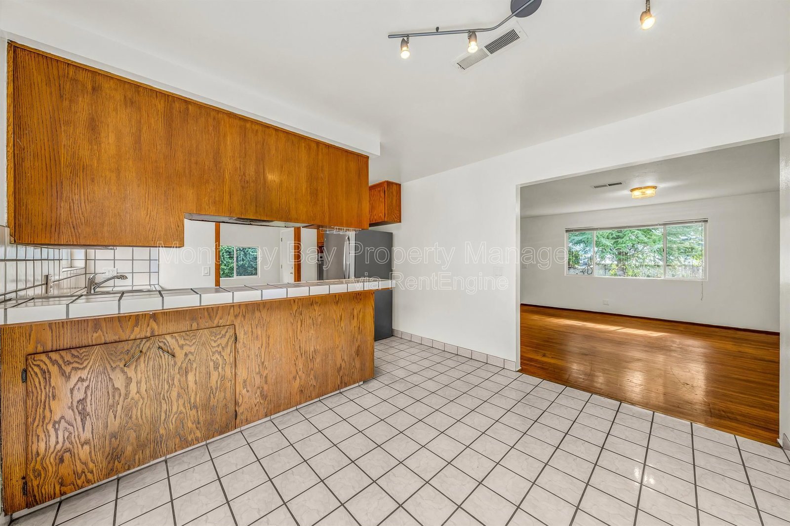 2100 David 0% property image