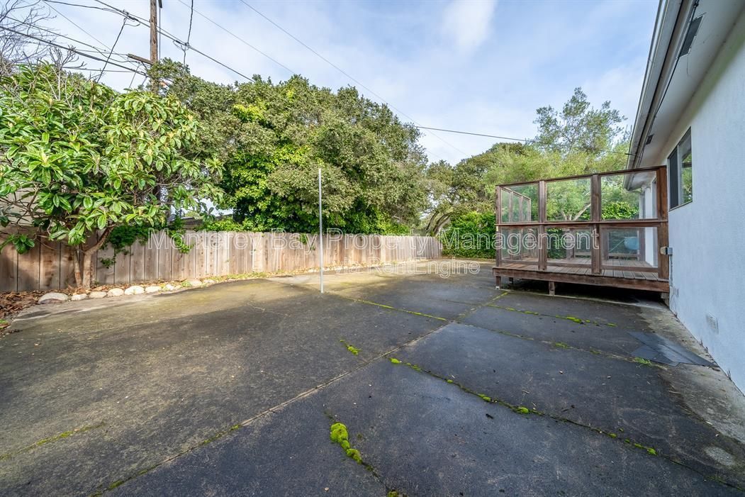 2100 David 0% property image