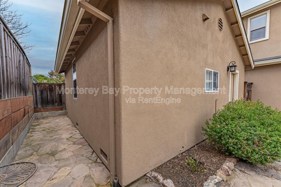 594 LopezAve. property image